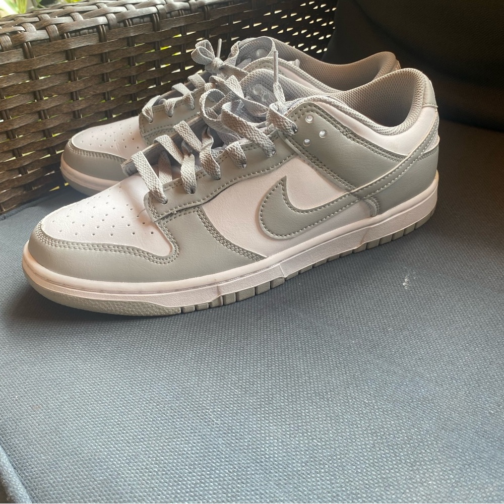 Nike Dunks Wolf Grey Men Size 9 US